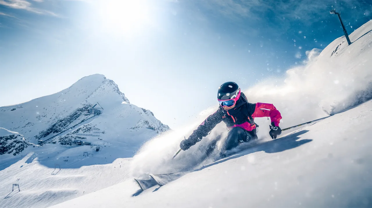 Skifahrerin im Schnee am Kitzsteinhorn